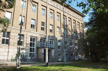 Gebäudeansicht der Fachhochschule Dresden