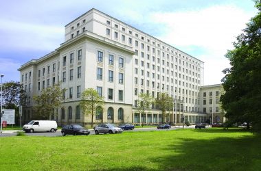 Gebäudeansicht der Hochschule für Technik und Wirtschaft Dresden 